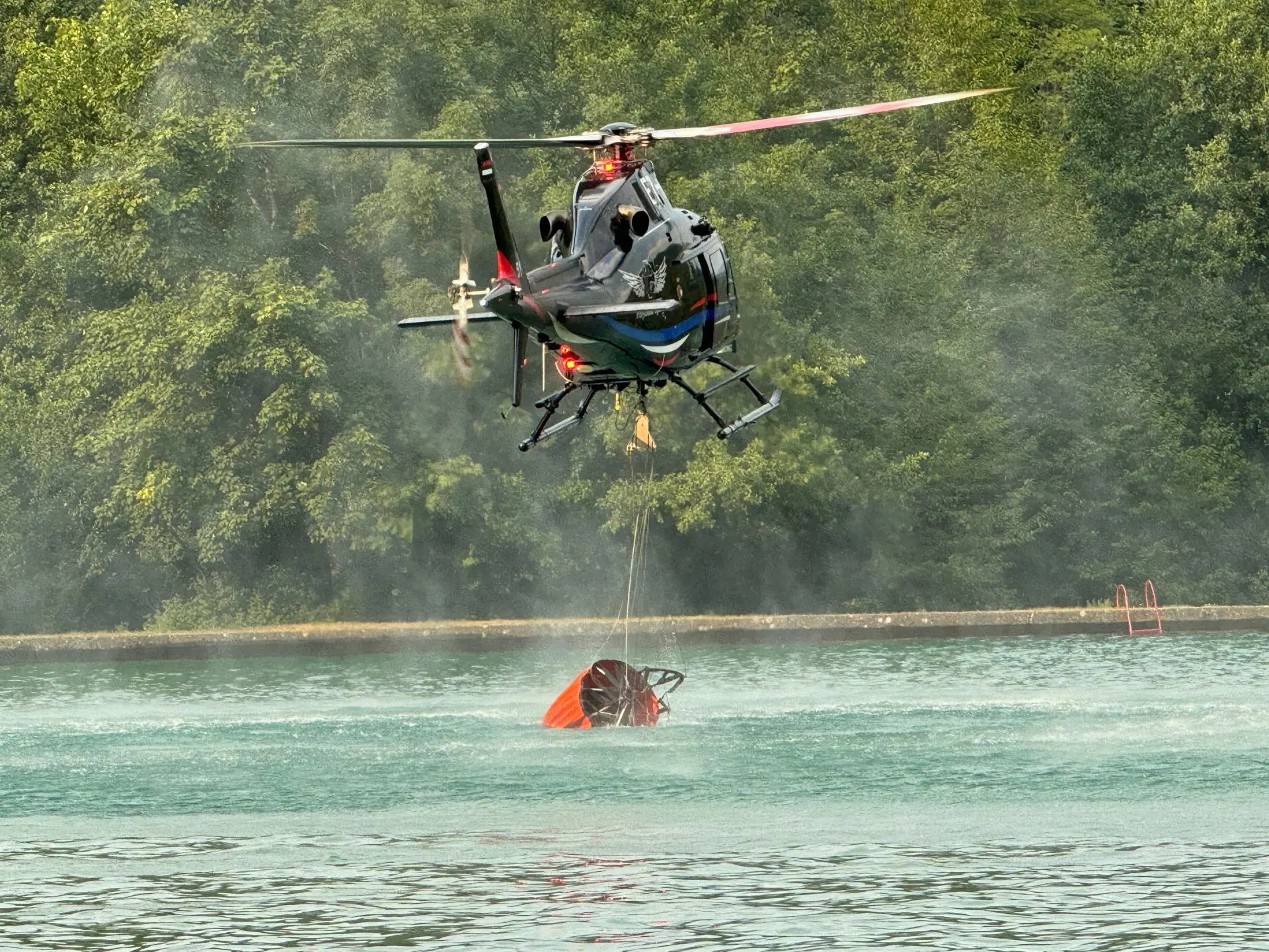 Požar u NP Sutjeska stavljen pod kontrolu, helikopteri iz Srbije i RS-a prebačeni da gase požar u Bileći