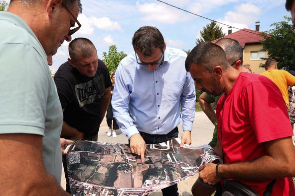 Načelnik Božović na mirnom, protestnom skupu sa stanovnicima Ulice Vasilja Grđića