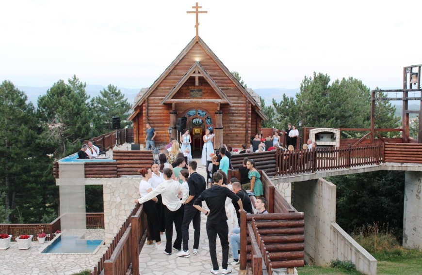 KNJIŽEVNO-MUZIČKO VEČE NA VJENČACU OŽIVILO SJEĆANJA NA STARA VREMENA