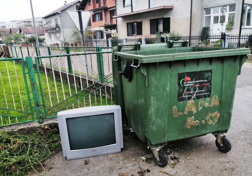 „Nikad ne znate kada će trgovine baciti stvari, sve je stvar sreće“ Kopajući po smeću ZARADILA skoro 145.000 KM