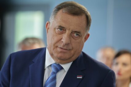 „Sve više liči na estradnog menadžera, SLIČAN SE SLIČNOM RADUJE“ Dodik žestoko odgovorio Konakoviću, komentarisao zadržavanje Severine na granici sa Srbijom