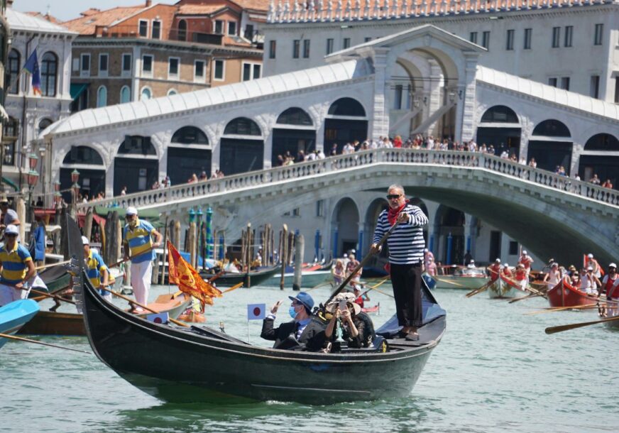 Venecija traži 1.000 kandidata: Gondolijeri zabrinuti za opstanak svog drevnog zanimanja