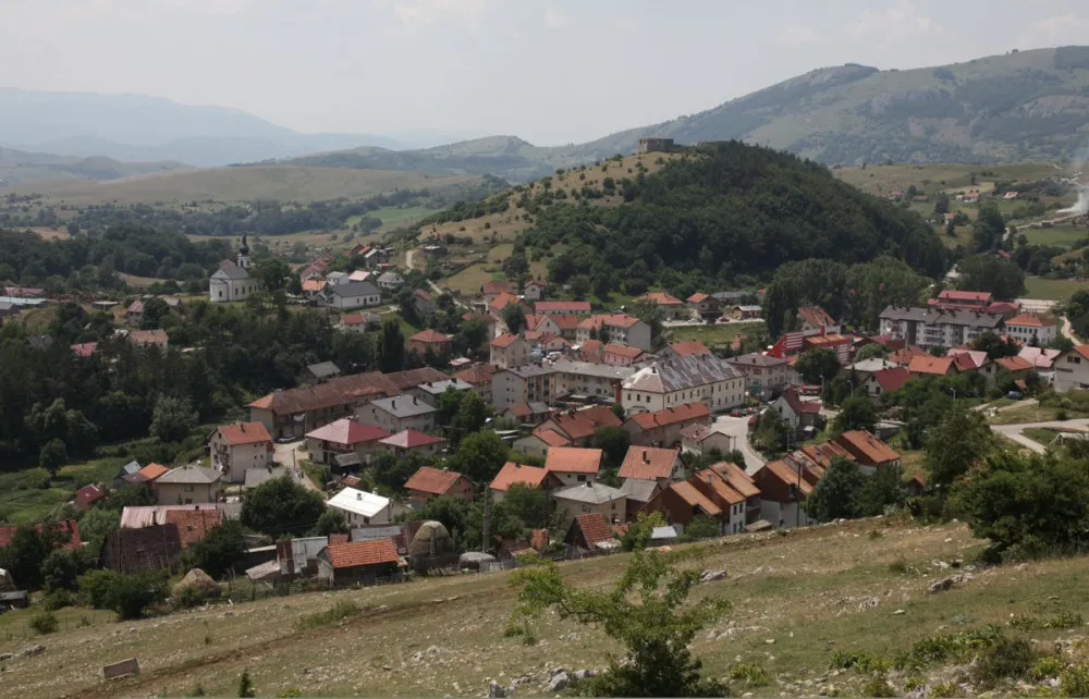 Načelnik Kalinovika Radomir Sladoje zaposlio ćerku i zeta u javnu ustanovu i preduzeće koji se finansiraju iz budžeta opštine