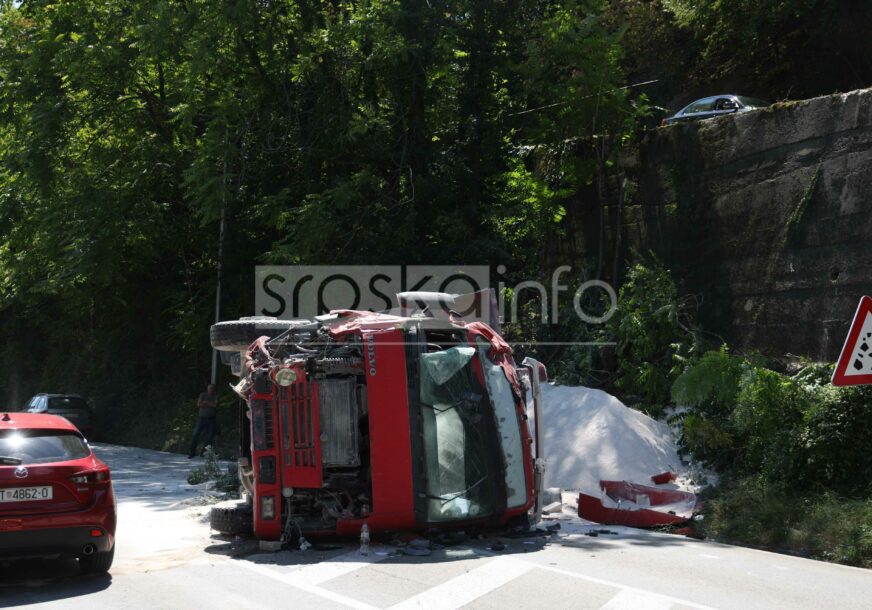 Šleperom sletio sa puta prema Manjači i PAO NA MAGISTRALU: Potpuna obustava saobraćaja kod „nule“ u Banjaluci, vozač povrijeđen