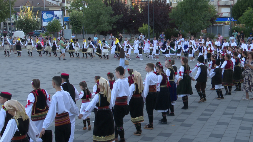 Bijeljina: Defileom obilježen Festival dječijeg folklora