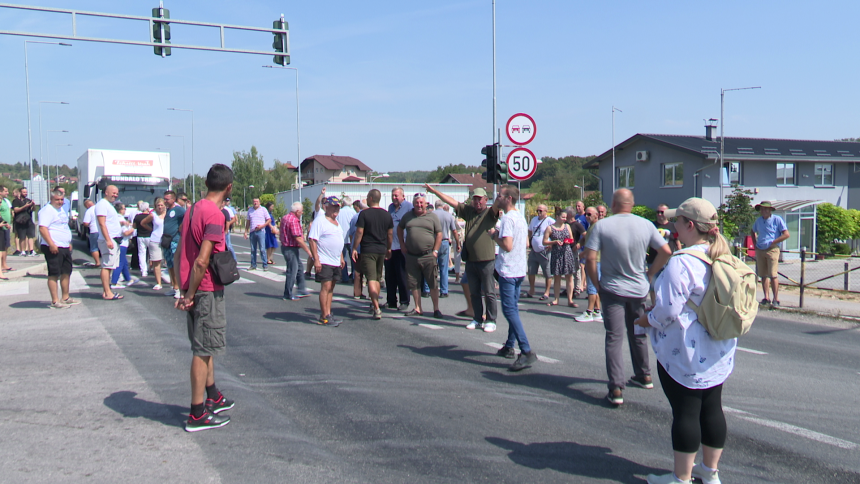 Protest mještana Dragočaja zbog restrikcija vode