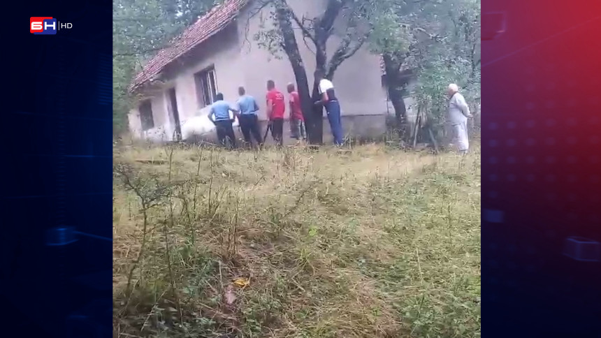 U nevesinjskom selu Zovi Do nakon punjave policija uhapsila pet migranata koji su bili u kući (VIDEO)