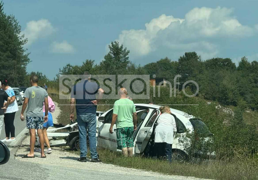 Preticanje na raskrsnici: U sudaru nedaleko od Sokoca učestvovalo 5 vozila