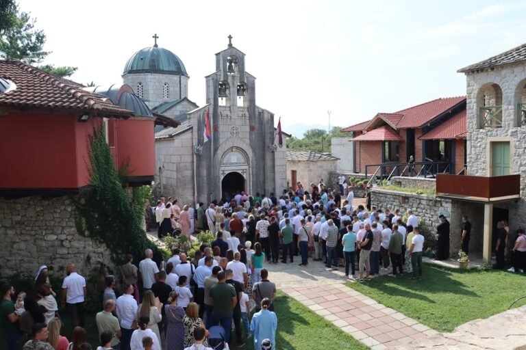 Manastir Tvrdoš proslavio slavu – Veliku Gospojinu