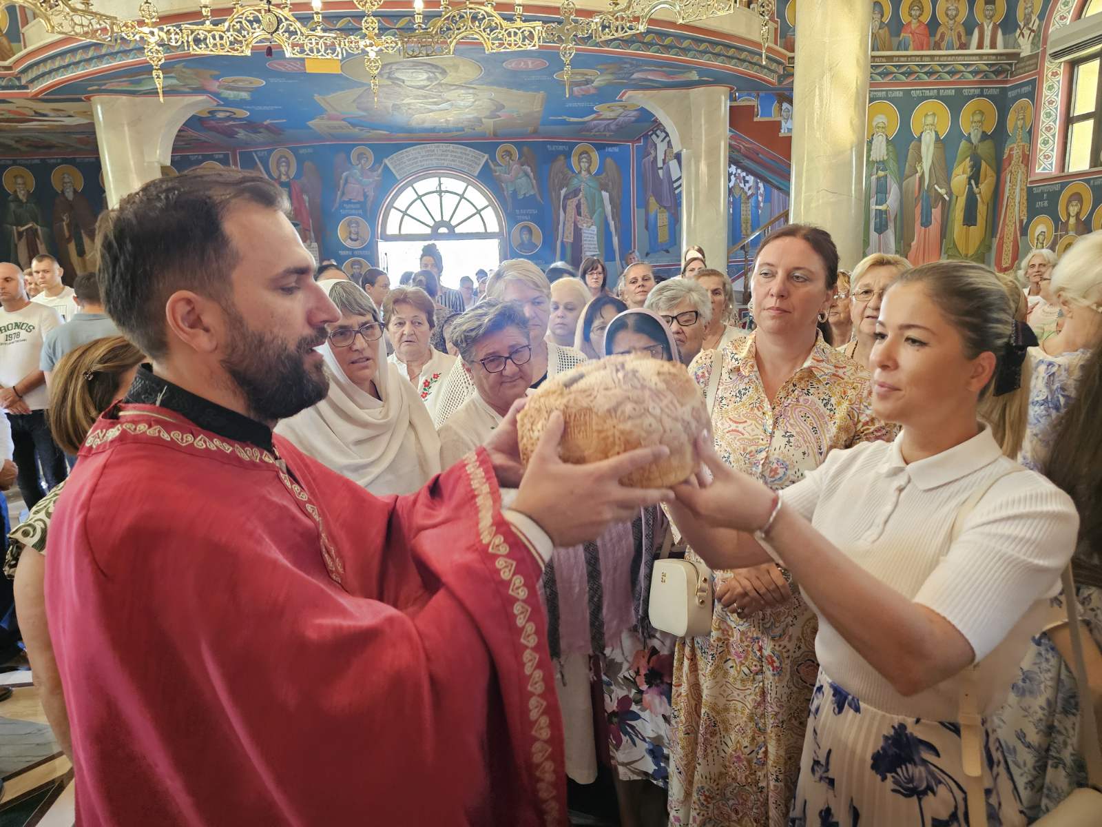 POMOĆ PRUŽAJU S LJUBAVLJU: Ugljevičko Kolo srpskih sestara proslavilo krsnu slavu-Svetu Mariju Magladenu