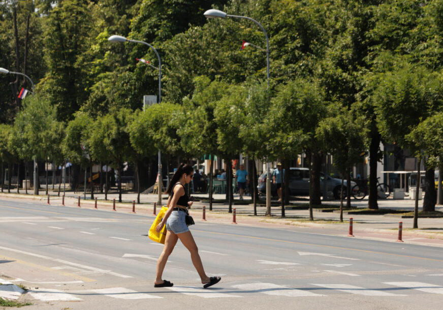 CRVENO UPOZORENJE ZA CIJELU DRŽAVU Danas nas očekuje ekstremna vrućina, temperatura će ići I DO 42 STEPENA