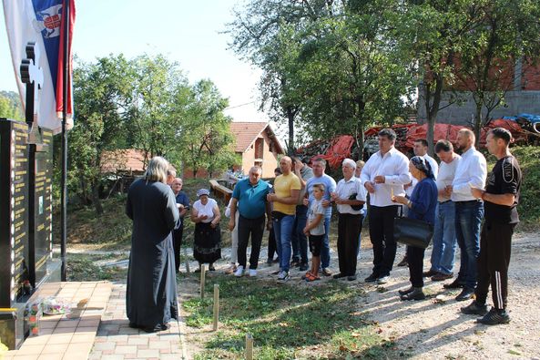 U SELU ZAVRŠJE NA MAJEVICI SLUŽEN PARASTOS POGINULIM I UMRLIM BORCIMA