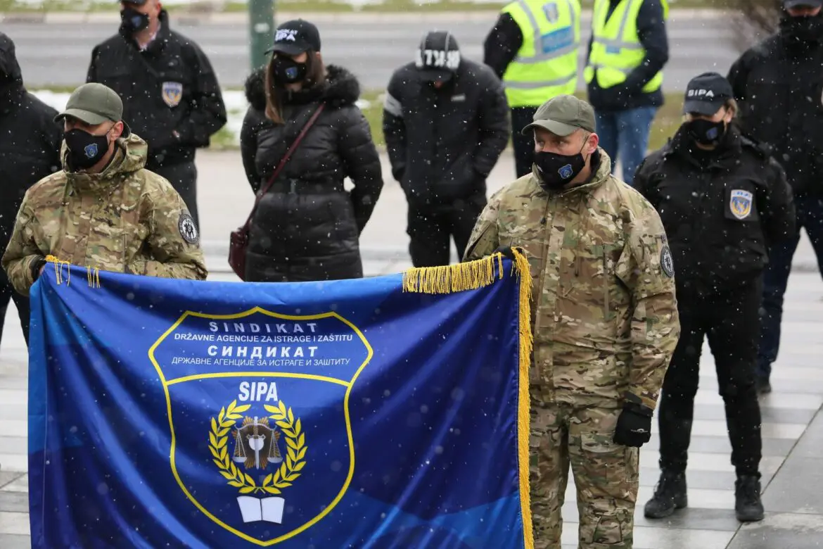 Policijski službenici državnih agencija više od pola godine čekaju državnu vlast da ispuni obećanja