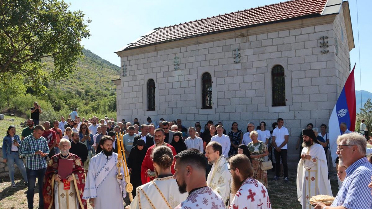 Vladika Dimitrije služio na slavi Usjekovanja u Orašju – Popovo polje