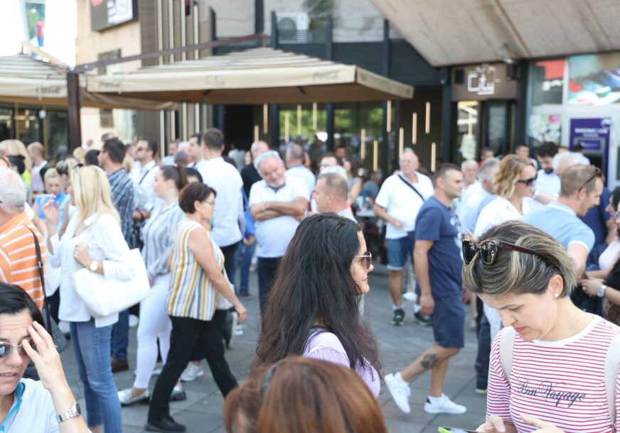 FUNKCIONERSKA KAMPANJA Građani prodaju glas za 50 KM, asfalt i banderu