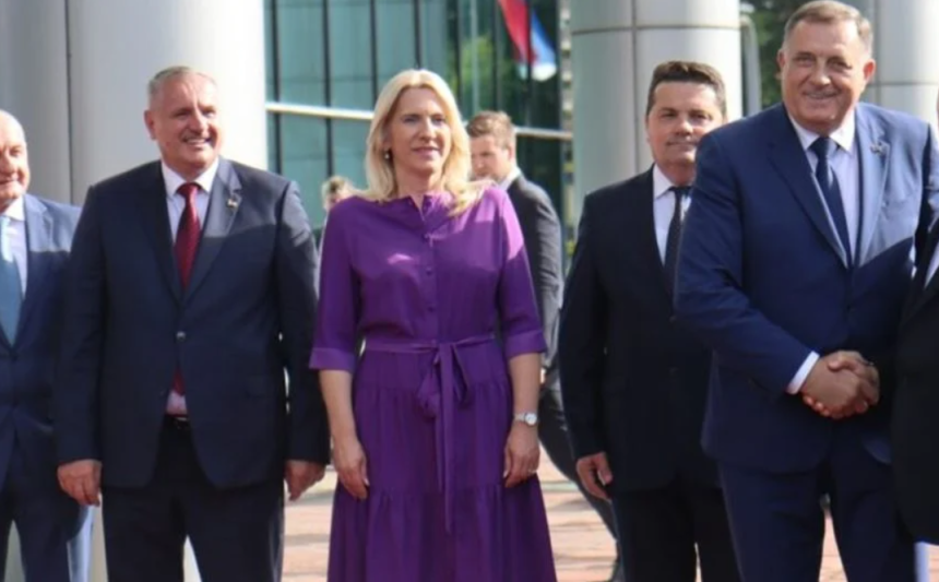 Dodik, Cvijanović, Stevandić i Višković na prvom školskom času: Ugledajte se na nas!