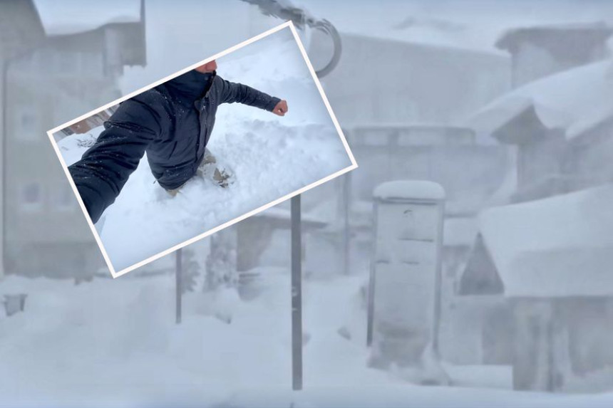 Ljudi se jedva probijali kroz smetove (VIDEO)