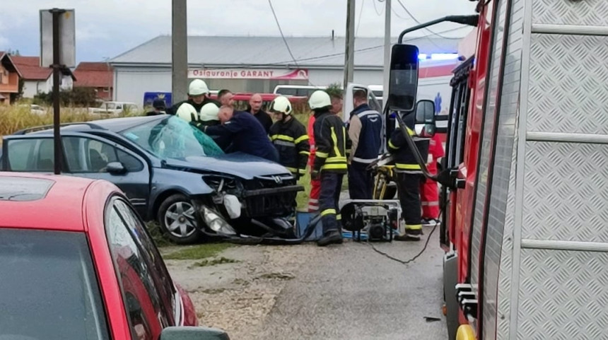 Teška saobraćajna nesreća na putu Bijeljina-Velika Obarska (Foto)