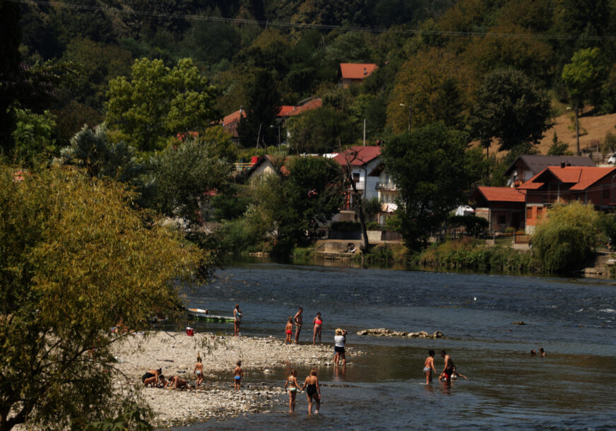 (FOTO) BILO JE I VRIJEME Nesnosne vrućine konačno odbrojavaju zadnje dane, evo kada nam stiže kiša