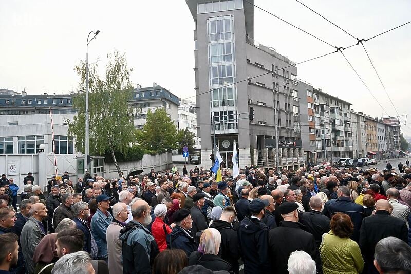 Protesti ispred OHR-a u Sarajevu: Šmit ruši presudu „Kovačević“