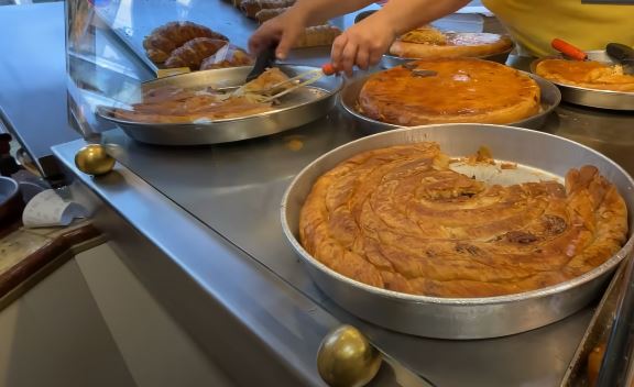 I PITE POSTALE LUKSUZ Kilogram bureka do 20 KM, a sirnica i po 18 KM u sarajevskim buregdžinicama