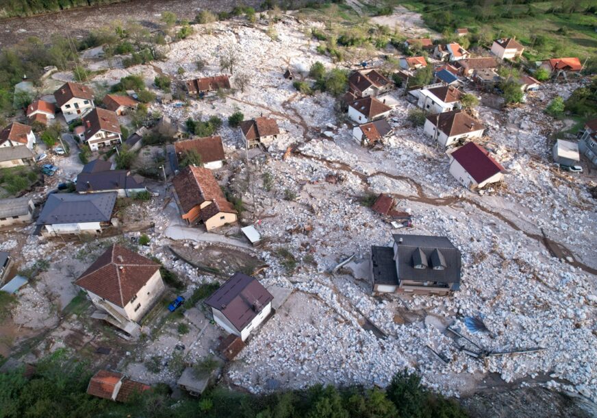 SMRTONOSNE POPLAVE Spasioci od ranog jutra nastavljaju potragu za nestalim ljudima