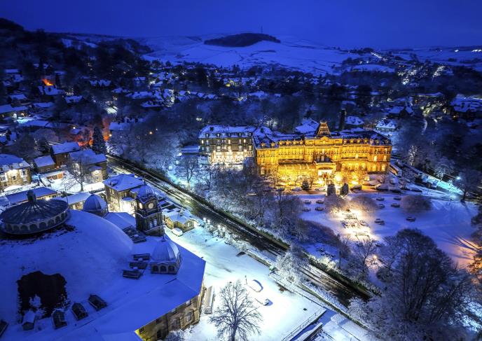 VOZOVI STALI, VOZAČI ZAGLAVLJENI! Jeziva hladnoća stigla sa severa, evropska zemlja okovana ledom i snegom! Najgore tek dolazi! (FOTO/VIDEO)