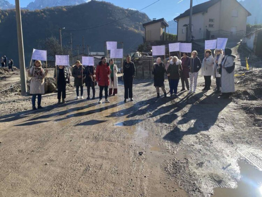 Jablanica: “Poplave su prošle, ali vi nam utapate nadu”