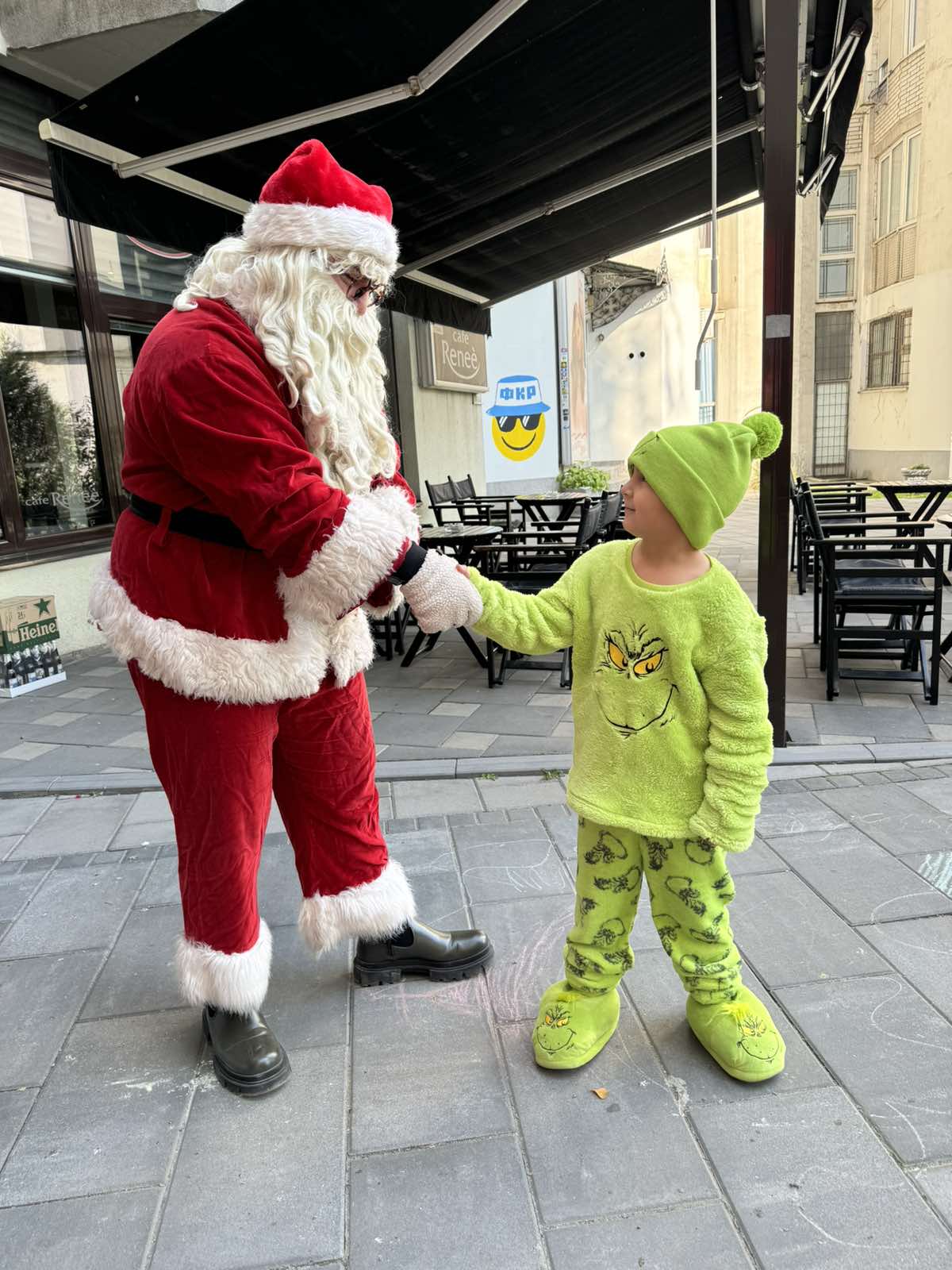 Humanitarno Udruženje „HUMANI ČOVJEK“ je pokrenulo humanitarnu akciju „HUMANI DEDA MRAZ“