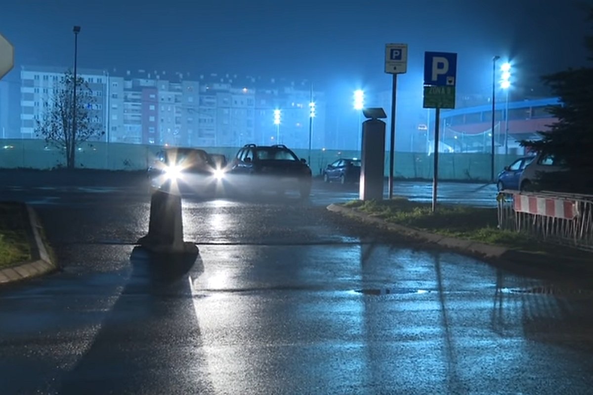 Uklonjene barijere na parkingu kod RTRS, asistirala policija (VIDEO)