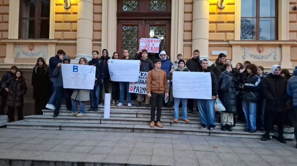 „Deci koja spavaju i sanjaju u žutoj zgradi“: Otvoreno pismo profesorke Jovine gimnazije