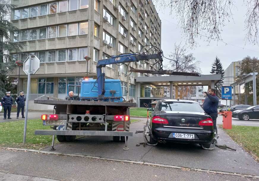 (VIDEO, FOTO) „Rat“ između gradskih i republičkih institucija se zakuhava: Desila se kontraofanziva, pauk ODNIO SLUŽBENI AUTOMOBIL Gradske uprave