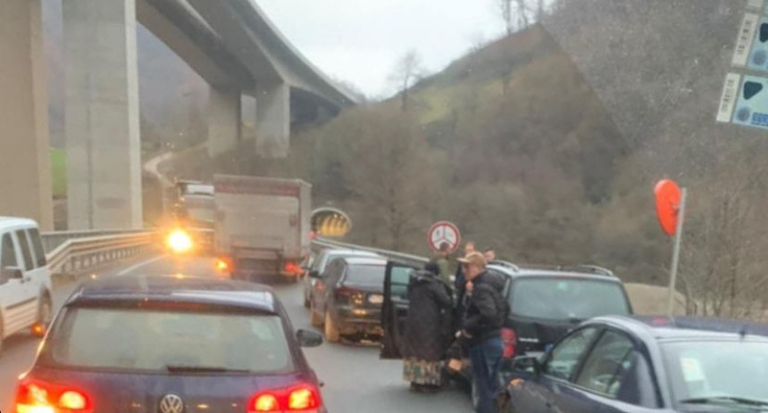 Sudar četiri vozila na ulazu u Zenicu, ima povrijeđenih