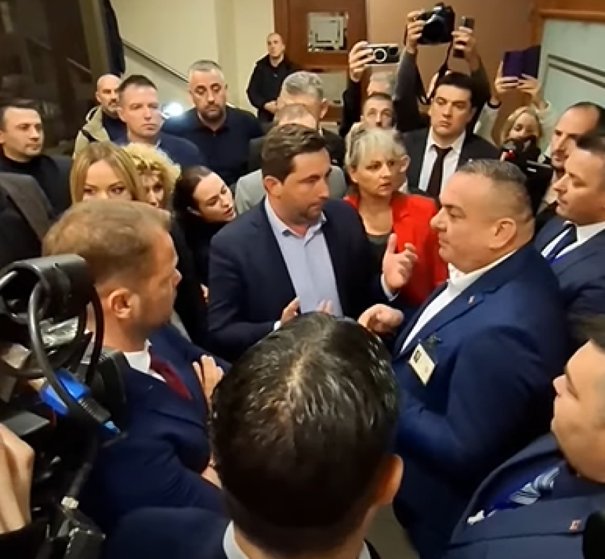 Stevandić zavodi red u NSRS, izbacuje poslanike opozicije (VIDEO)