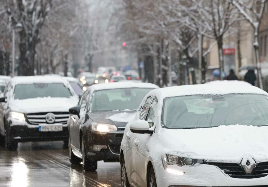 Jedan neobičan sastojak je SPAS: Ovo je trik koji će pomoći da vam se NIKAD ne zamagle stakla na automobilu