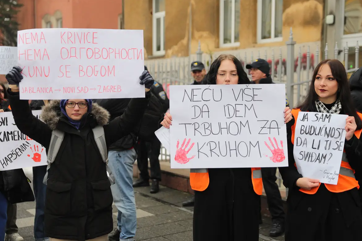 Tragedija u Novom Sadu pokreće studentski revolt: Sarajevski i banjalučki studenti ujedinjeni protiv korupcije