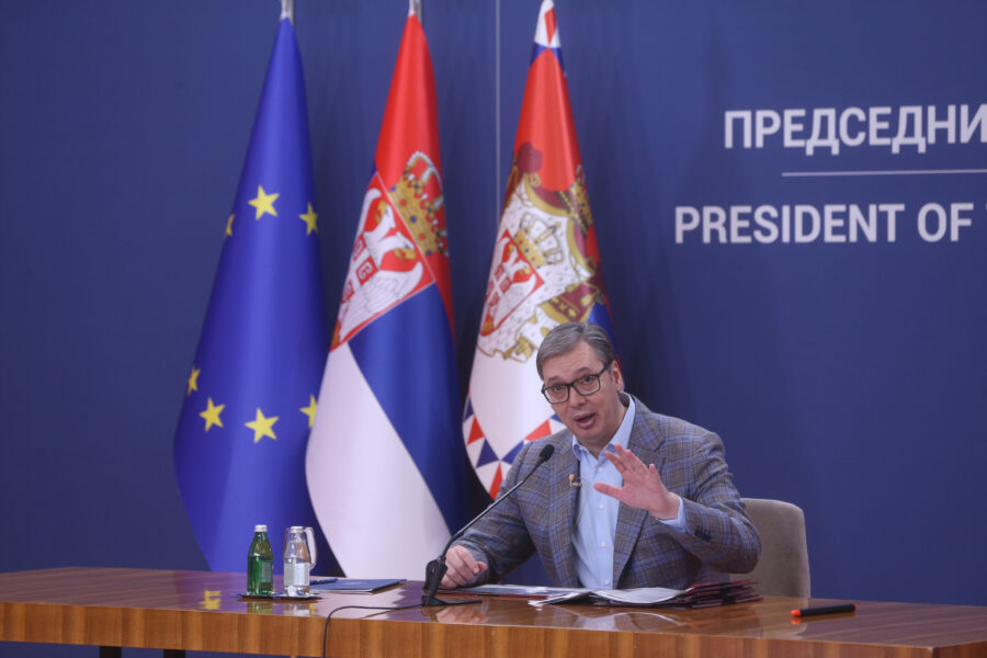 „Malo su ekstremni za moj ukus!“ Vučić progovorio o grupi najvernijih „lojalista“: Sastaju se u crkvi, zaklinju na krv, a posebnu ulogu ima predsednikov brat