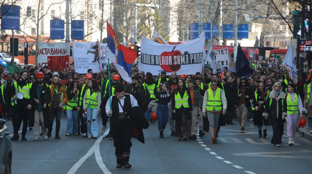 Podvigom za slobodu: Studenti iz Beograda krenuli pješke za Novi Sad