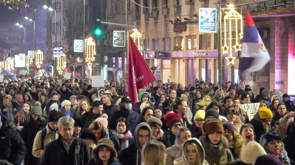 Studenti u šetnji podrške do Pravnog fakulteta, zahtevaju generalni štrajk (FOTO, VIDEO)