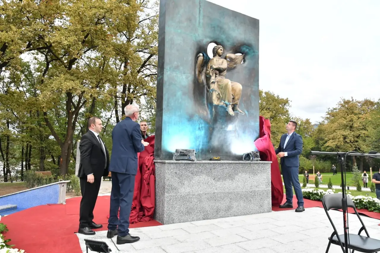 Kako gradonačelnik Ljubiša Ćosić pokušava da izbjegne malverzacije oko Memorijalnog kompleksa