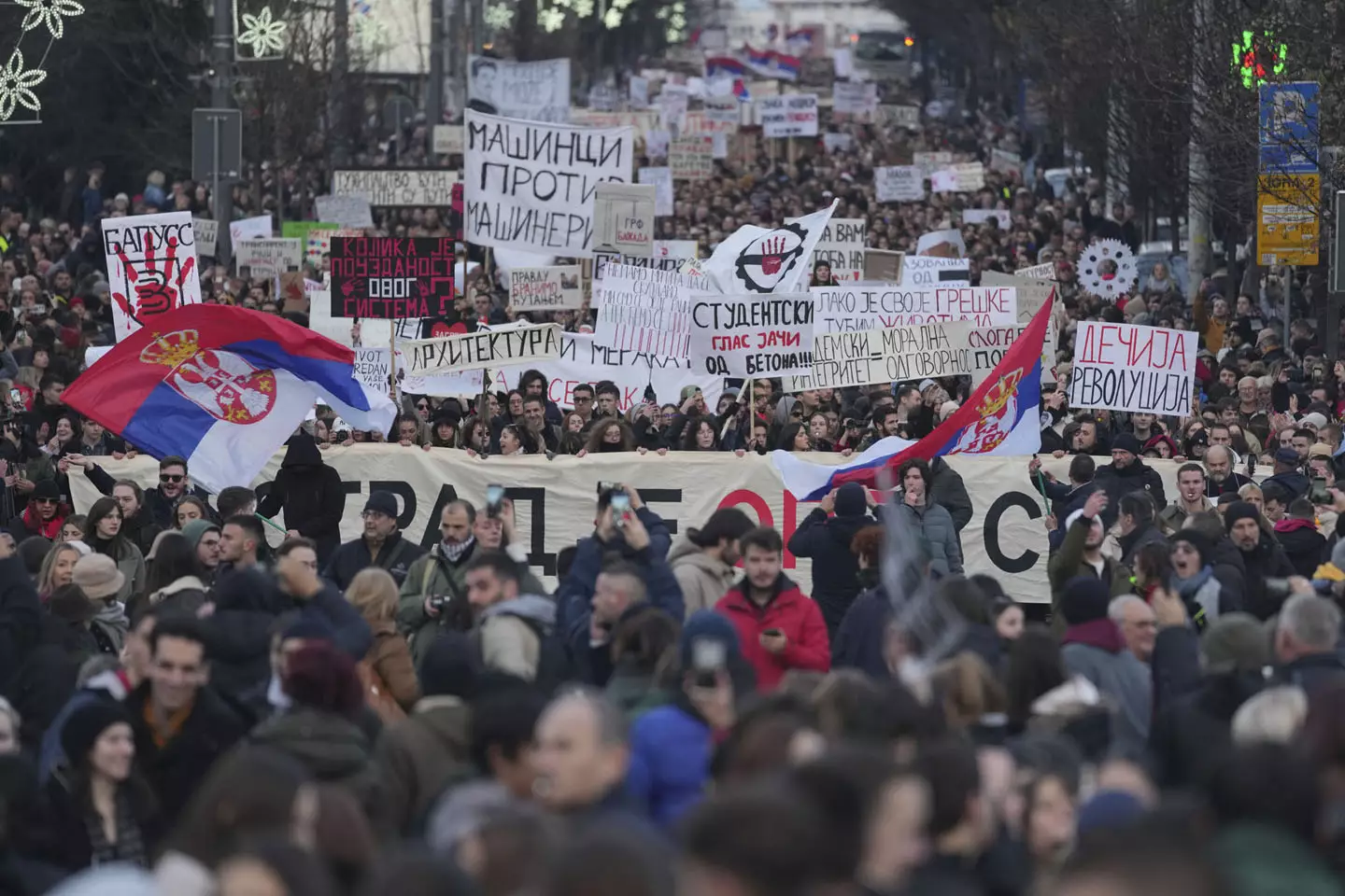 CRTA: Preko 60 odsto građana podržava proteste i blokade, kao i 10 odsto simpatizera vlasti