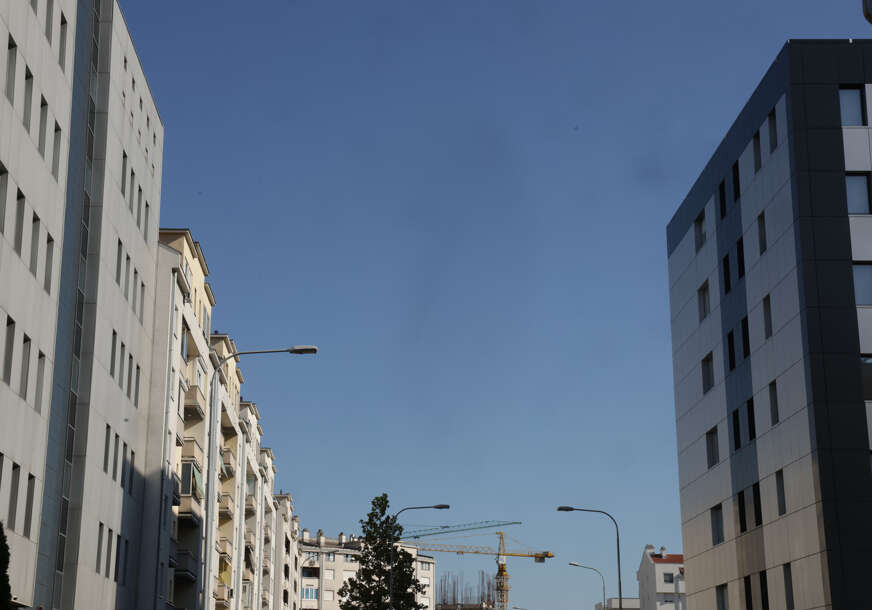 „Dođe mi da prodam ovaj na BANJALUČKOJ NJIVI i kupim na moru“ Kad se došlo do toga su SLIČNE CIJENE STANOVA sa pogledom na pučinu i onih što gledaju na drugu zgradu