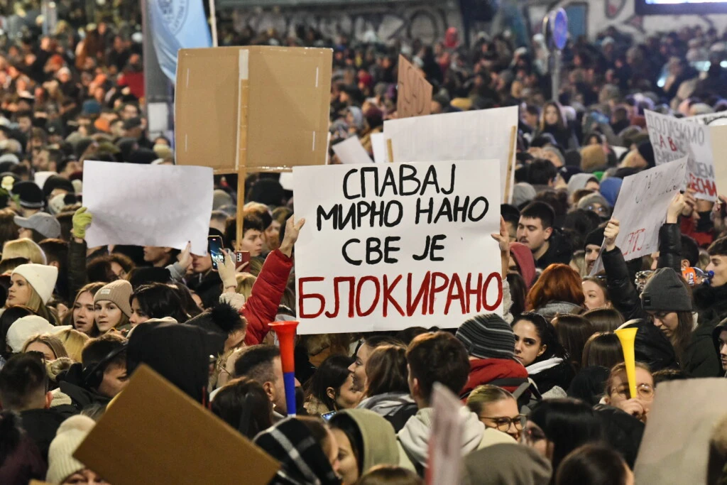 Isihastička tišina studenata – „Čujete li glas tišine!?“