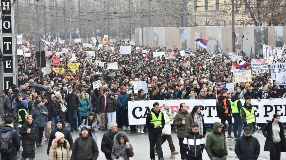 Arhiv javnih skupova objavio koliko je građana učestvovalo u jučerašnjim protestima širom Srbije – Studentski protesti masovniji