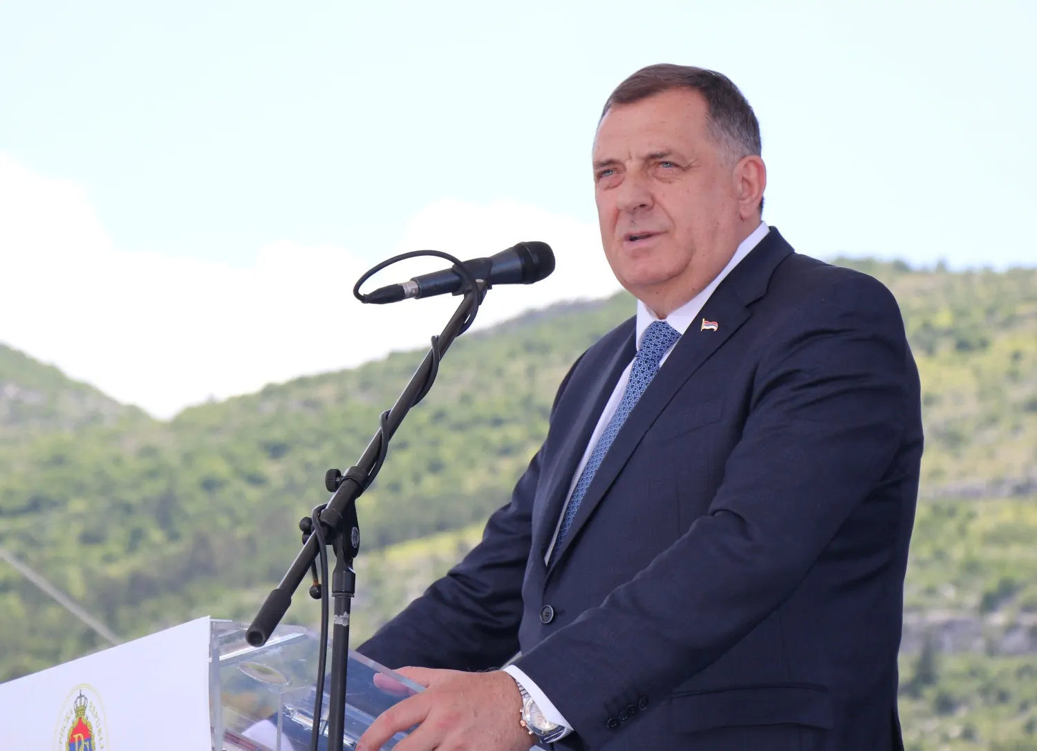 Dodik opet prijeti bankama