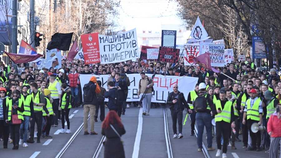 STUDENTI U POTRAZI ZA IZGUBLJENOM ZEMLJOM: Mi nismo mogli znati da mladi Srbije nisu samo oni iz „Rana“, „Južnog vetra“, „Pinkova“ i splavova; kako je to promaklo i Vučiću!?