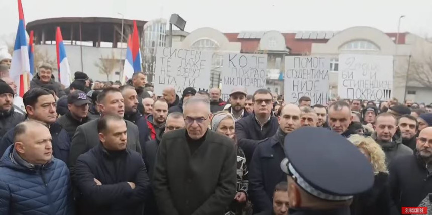 U Bijeljini protest protiv hapšenja gradonačelnika Ljubiše Petrovića (FOTO/VIDEO)