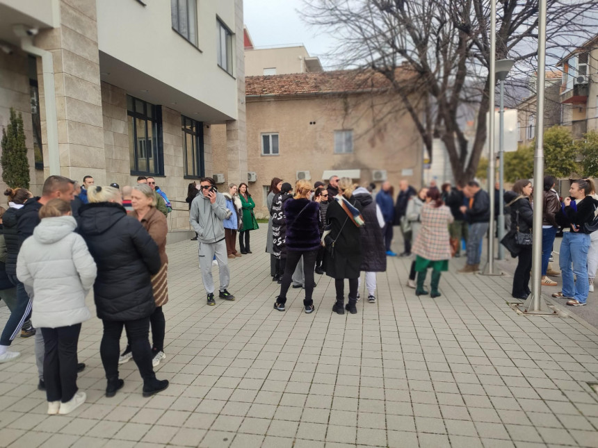 Trebinjci traže pravdu ispred Palate pravde