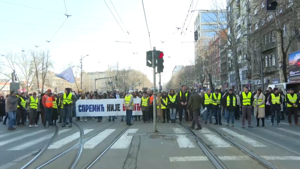 Profesori ETF-a u Beogradu stali ispred studenata kao redari: „Istorijski momenat, hvala od srca“