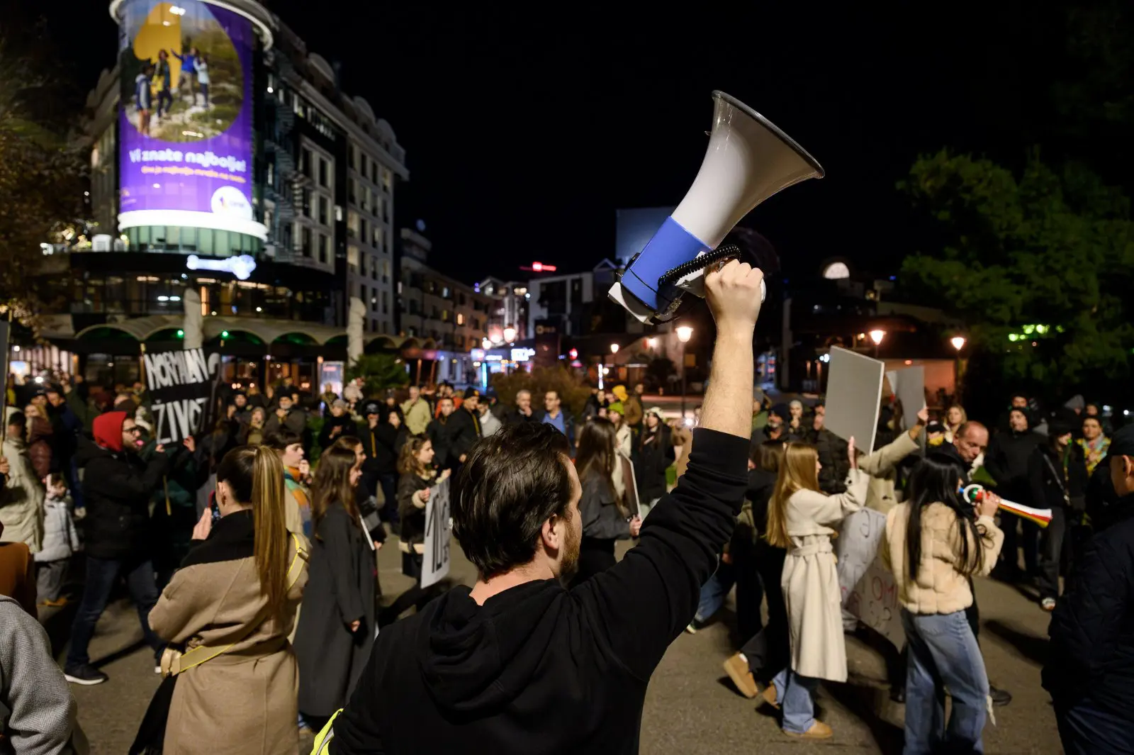 ŠEST SATI BLOKADE: Crnogorska vlast optužuje studente da su dio kriminalnog miljea